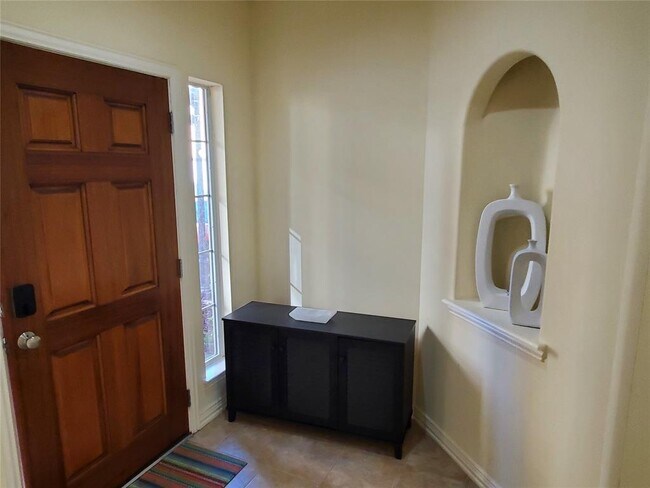 Building Photo - 7143 Laguna Villas