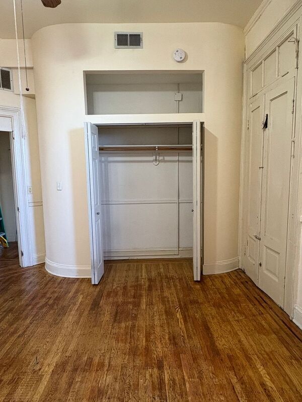 Building Photo - 24 E Mt Vernon Pl