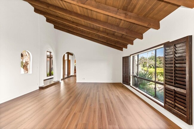 Building Photo - 3636 Malibu Country Dr