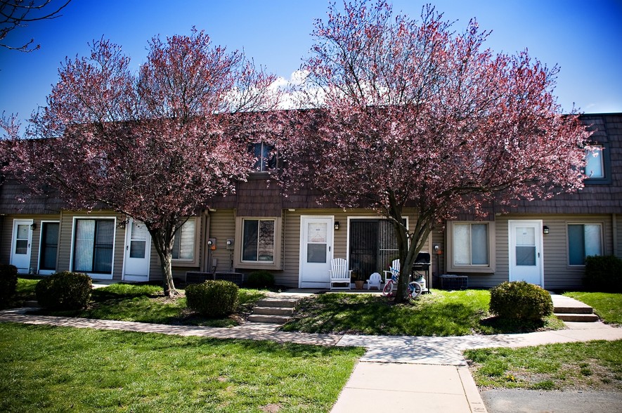 Primary Photo - Governors Place Townhomes