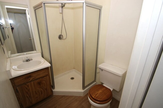 Building Photo - 797 E Harmon Ave