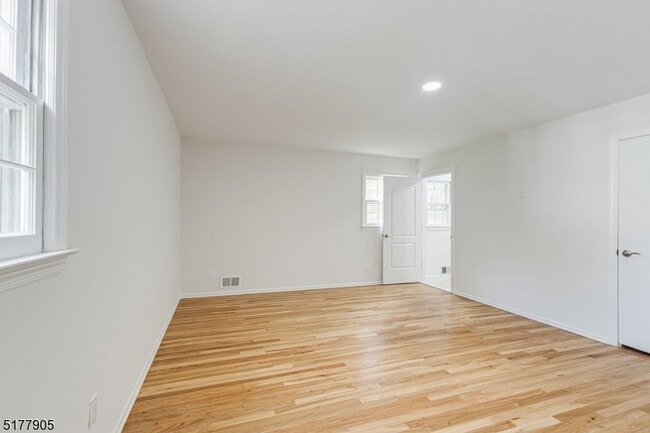 Building Photo - 50 Colonial Way