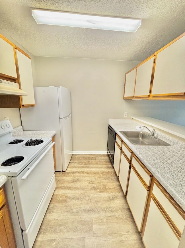 Building Photo - *1/2 Off 1st Months Rent!* 4 Bed, 2 Bath Condo Near MTSU in Murfreesboro *Free Water*