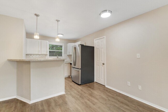 Building Photo - 1512 Broadmoor Dr