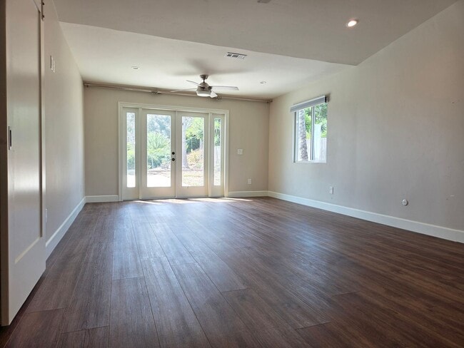 Building Photo - Stunning Coastal Retreat in Oceanside with...