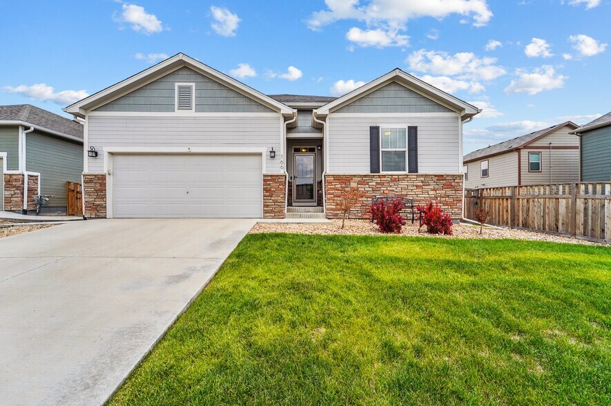 Building Photo - 166 Gem Way