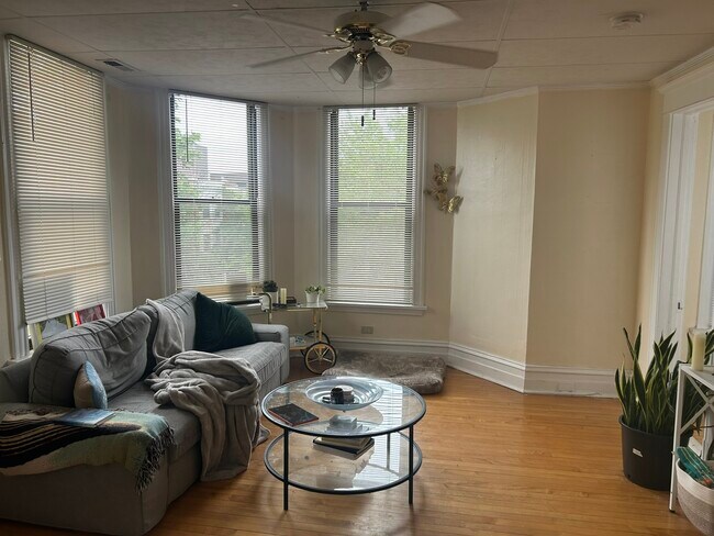 Building Photo - 4032 N Wolcott Ave