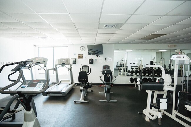 Building Photo - 3725 S Ocean Dr