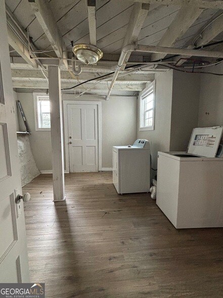 Building Photo - 332 Carr St