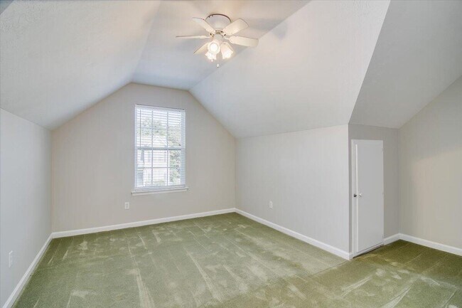 Building Photo - 702 Lakeside Landing Ct