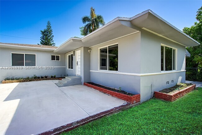 Building Photo - 1600 NE 110th Terrace