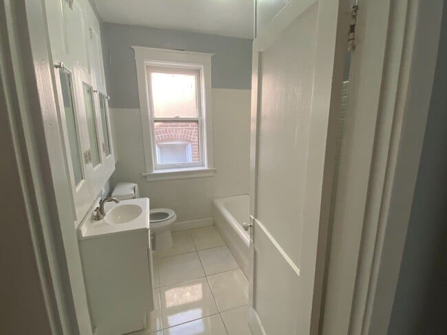 Building Photo - 3243 Delor St