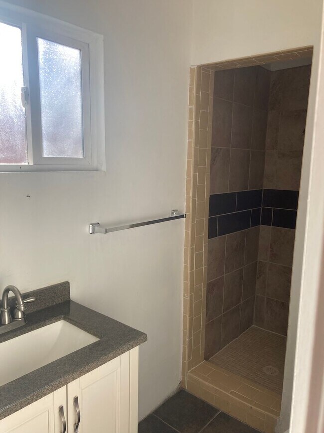 Building Photo - 406 Griffin St