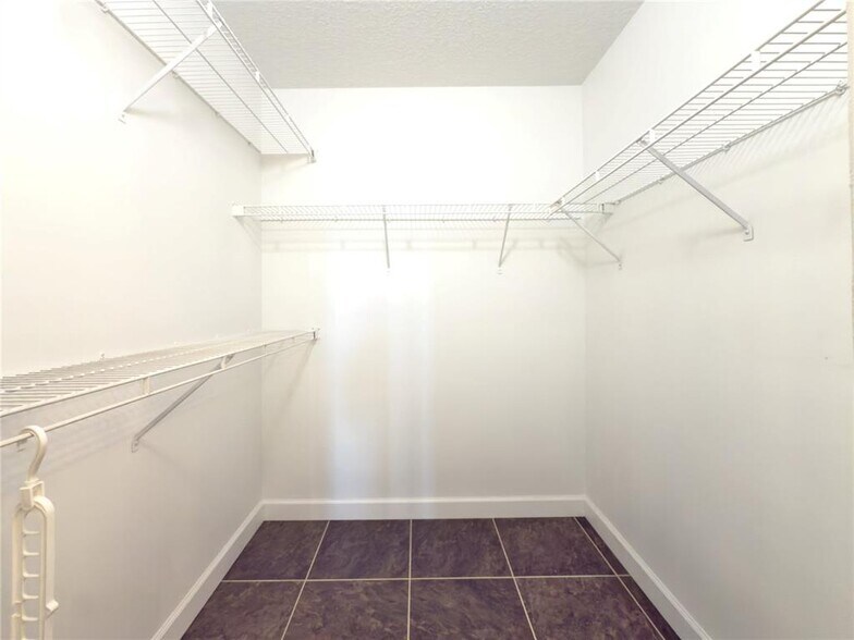 Building Photo - 1583 Presidio Dr