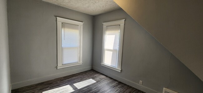 Building Photo - 115 E Conron Ave