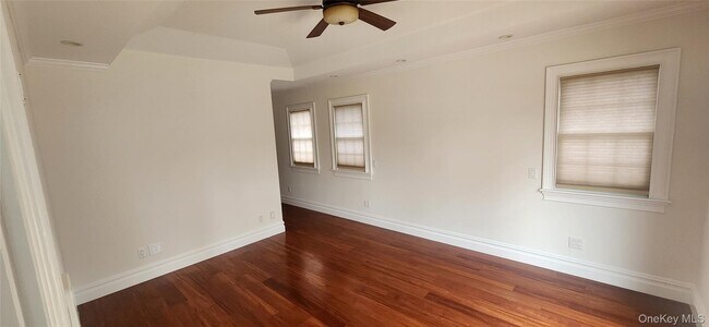 Building Photo - 1524 Express Dr S