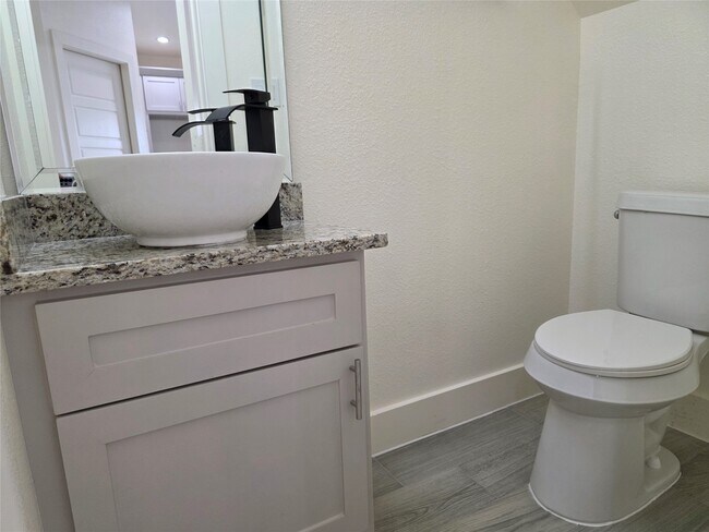 Building Photo - 2142 De Soto St