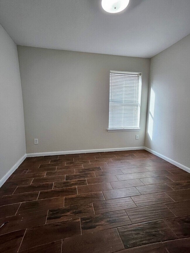 Building Photo - 18315 Fair Grange Ln