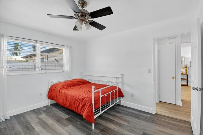 Building Photo - 554 NW 46th St