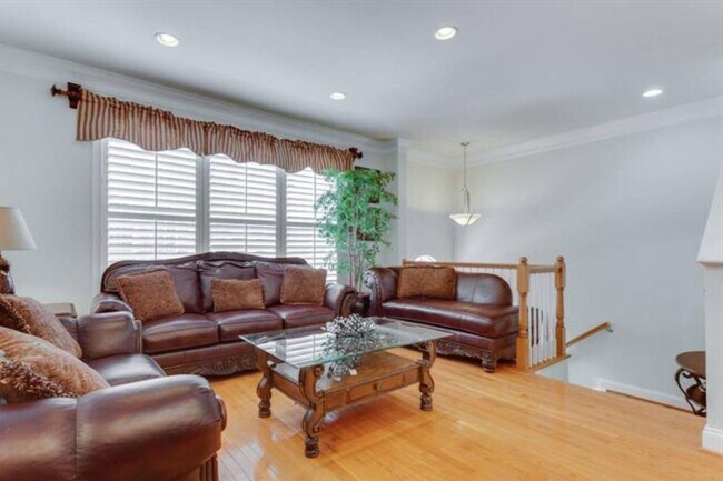Building Photo - 2149 Red Vine Dr