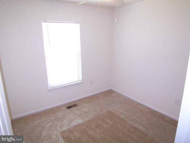 Building Photo - 313 Fullerton Pl
