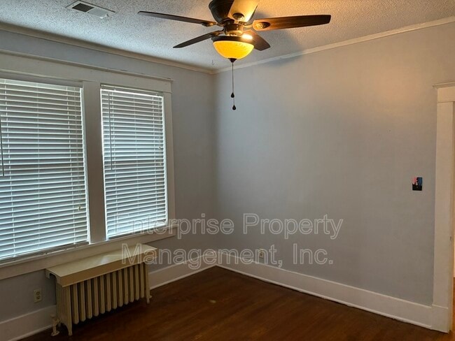 Building Photo - 2371 Parkway Pl