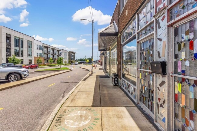 Building Photo - 2553 Broad Ave