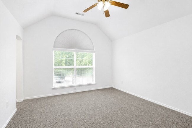 Building Photo - 10057 Wyndbrook Dr