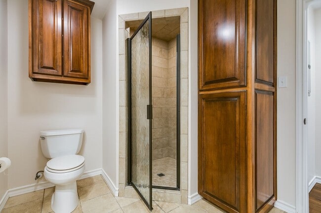 Building Photo - COMING APRIL 2026!!! Stunning Country Club Townhome!!