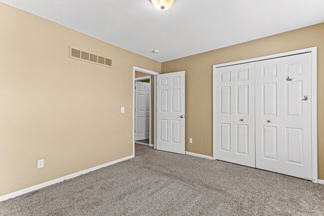 Building Photo - 49896 Parkside Dr