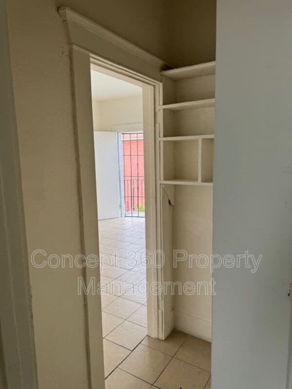 Building Photo - 758 Cerritos Ave