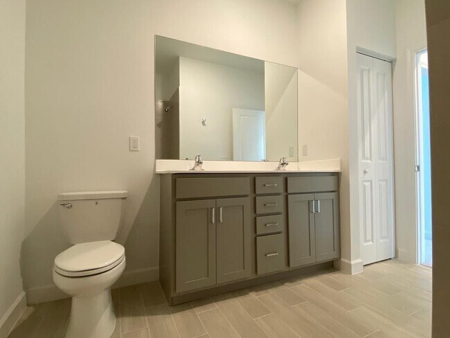 Building Photo - 4946 Navali Dr