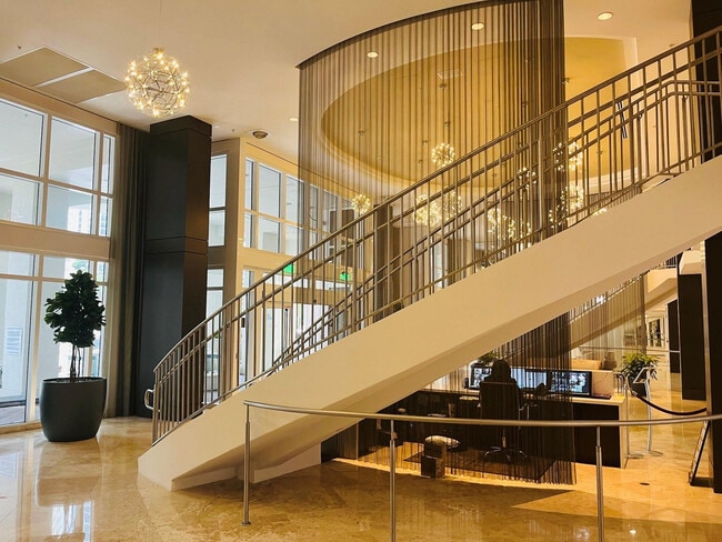 Building Photo - 511 SE 5 Ave