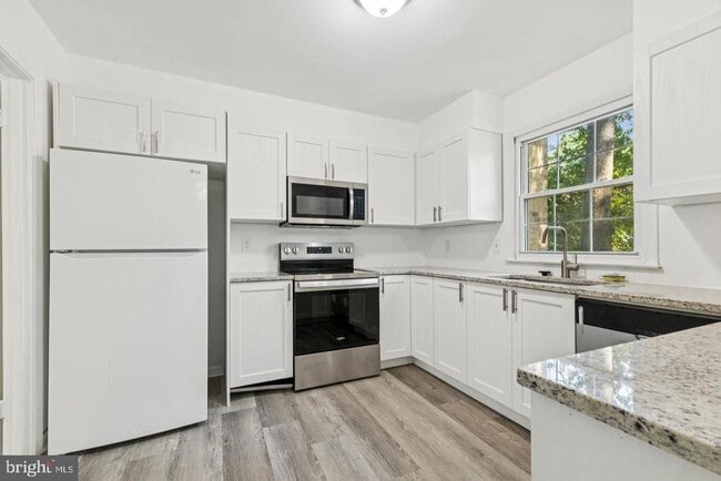 Building Photo - 10271 Braddock Rd