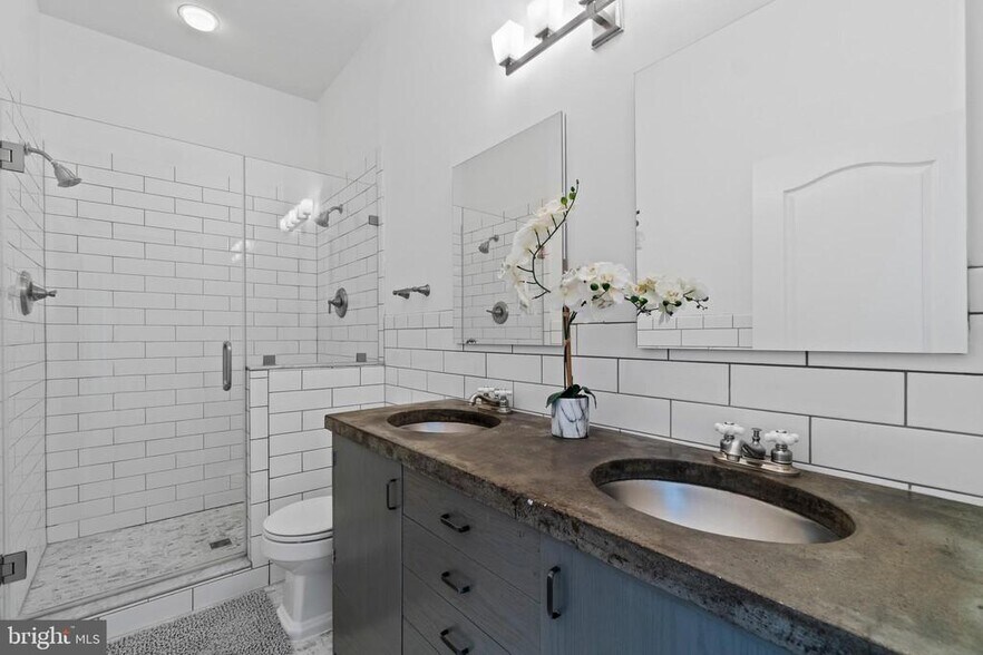 Building Photo - 1429 Clifton St NW