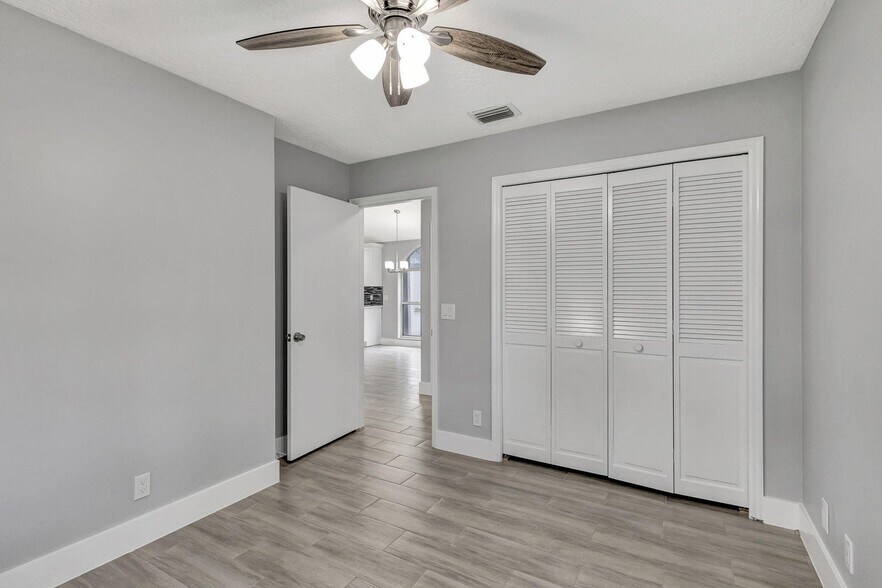 Building Photo - 843 Azalea Dr