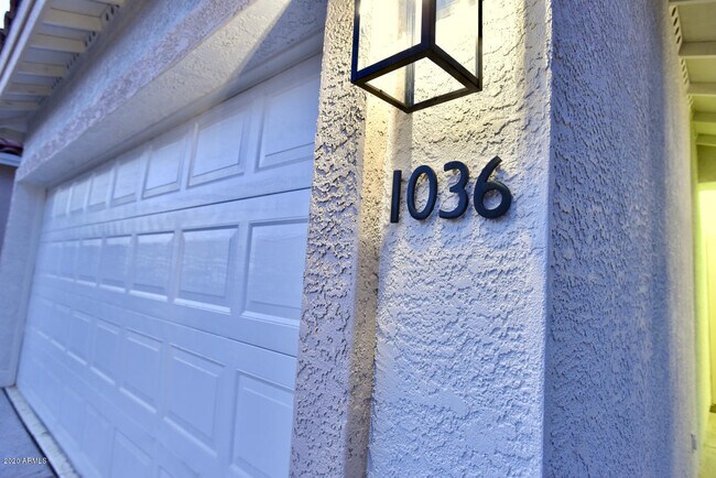 Building Photo - 1036 E Susan Ln