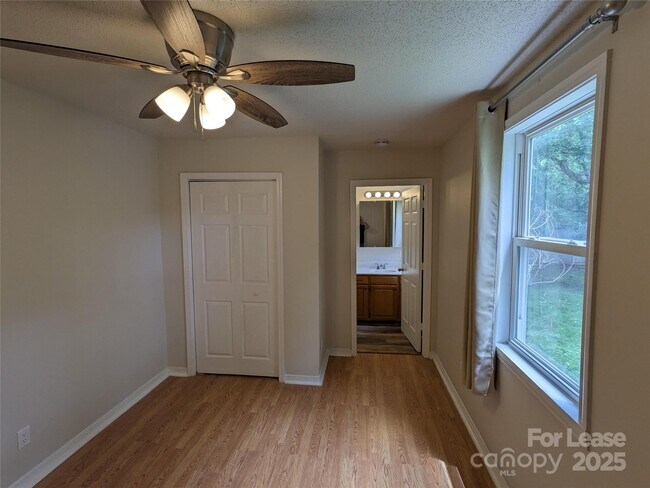 Building Photo - 25.5 Woodrow Ave