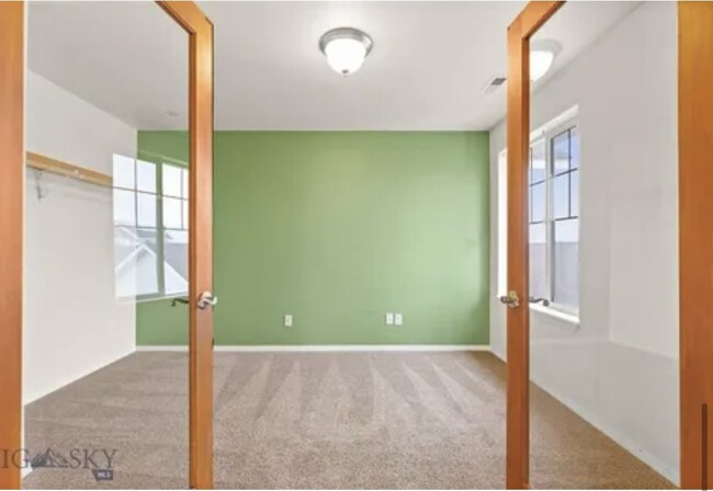 Building Photo - 1120 Longbow Ln