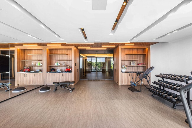 Building Photo - 2934 NE 8th Ave