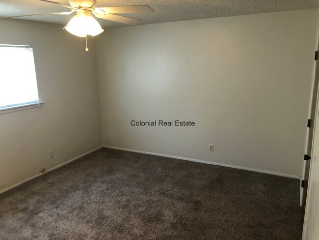 Building Photo - Spacious 2 Bedrooms 1 bathroom  Apartment For Rent