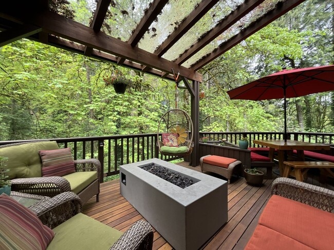 Building Photo - One-of-a-Kind Custom Home with Wall of Windows, Stone Fireplaces, Expansive Entertainment Space &...