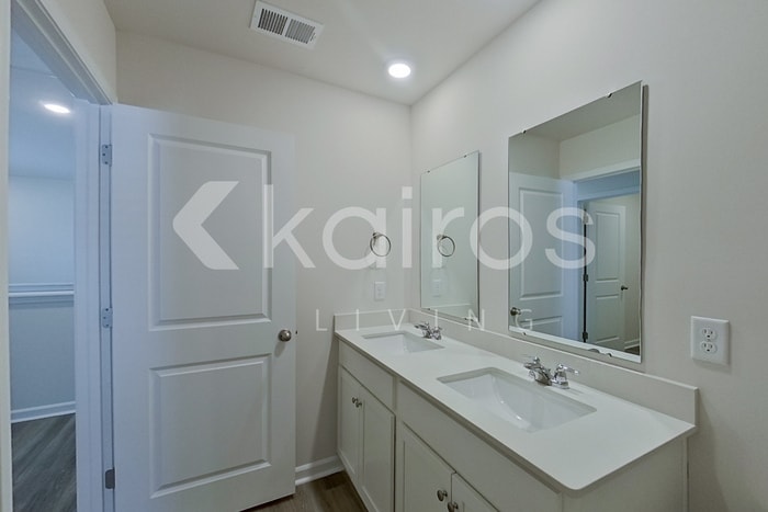 Building Photo - 126 Inez Ave