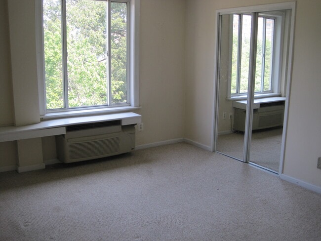 Building Photo - 1730 Arlington Blvd