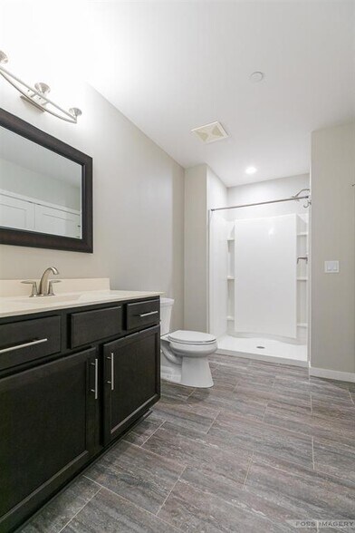 2nd Bath - 625 N Segoe Rd