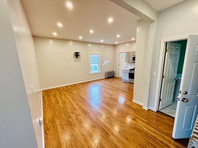 Building Photo - 28 Wabon St