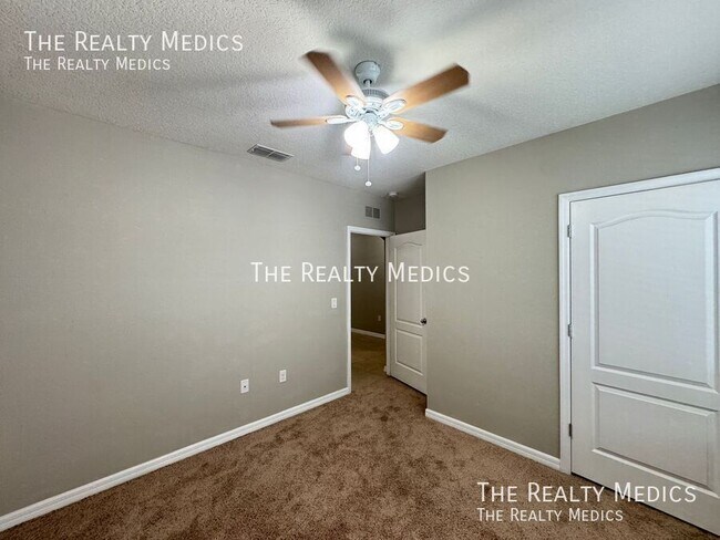 Building Photo - 1665 Laurel Oaks Dr