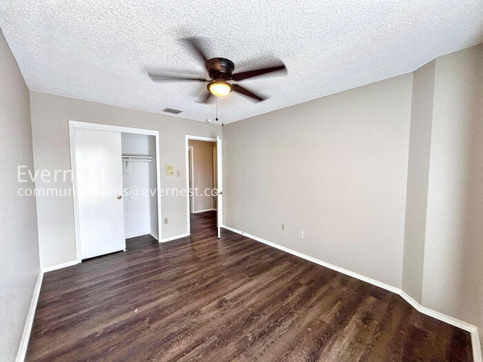 Building Photo - 13923 Conner Downs Dr