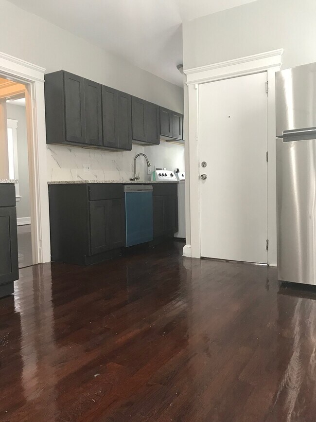 Building Photo - 211-211 Blake St