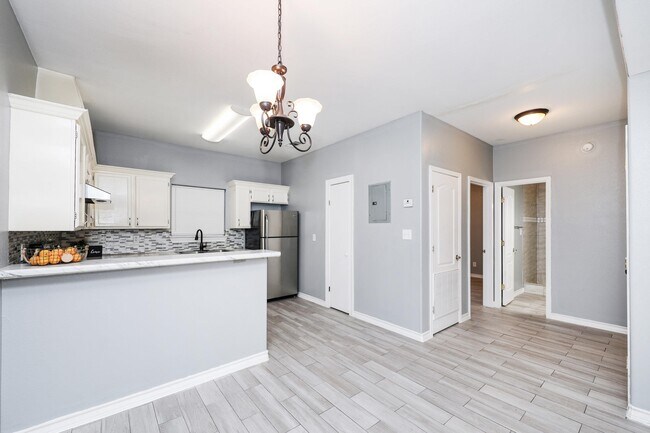 Building Photo - 205 W San Carlos St